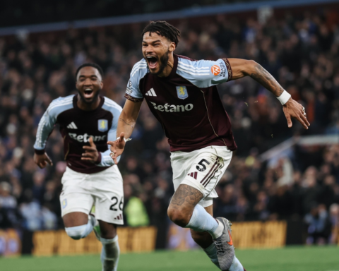 أستون فيلا يهزم برايتون ويعزز آماله في التأهل لدوري الأبطال