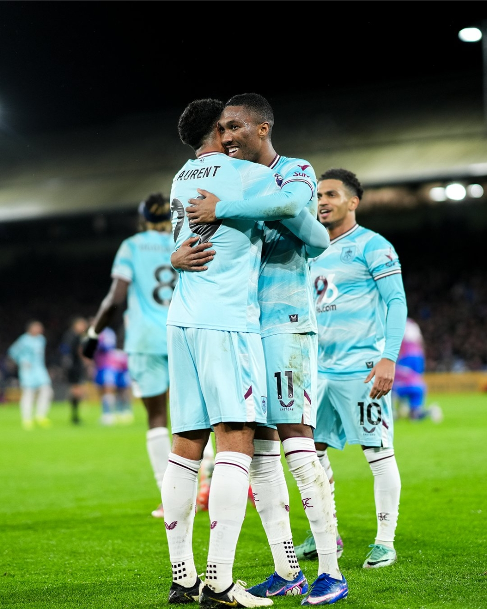 نتائج الدوري الإنجليزي: فوز كبير لبالاس وتعادل ولفرهامبتون