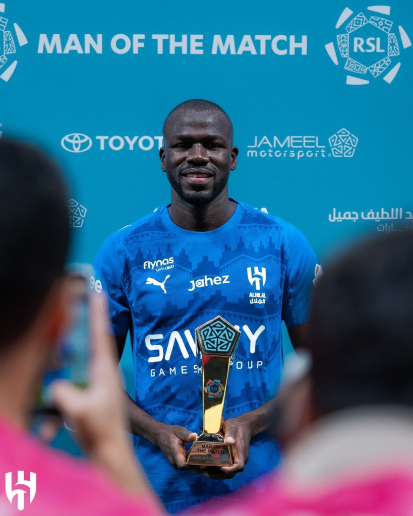 الهلال يقترب من تمديد عقد مدافعه خاليدو كوليبالي حتى 2027