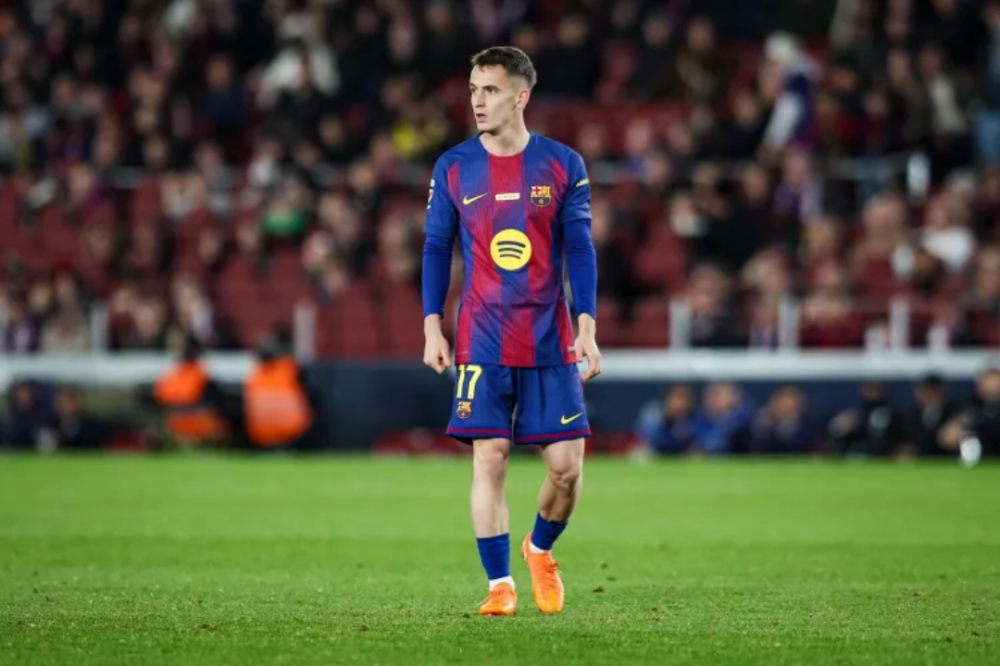 موهبة برشلونة مارك كاسادو يفكر في الانتقال لدوري روشن السعودي