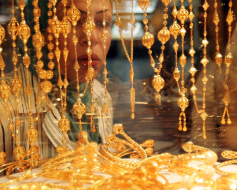Gold prices in Egypt today: New decline and market forecasts
