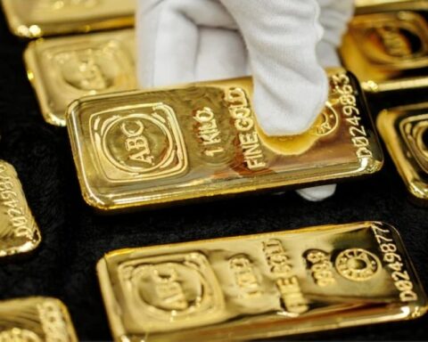 Gold prices fall as the US economy strengthens and interest rate cut is postponed