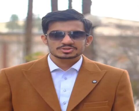 زلة لسان ضد خامنئي تطيح بمسؤول في التلفزيون الإيراني