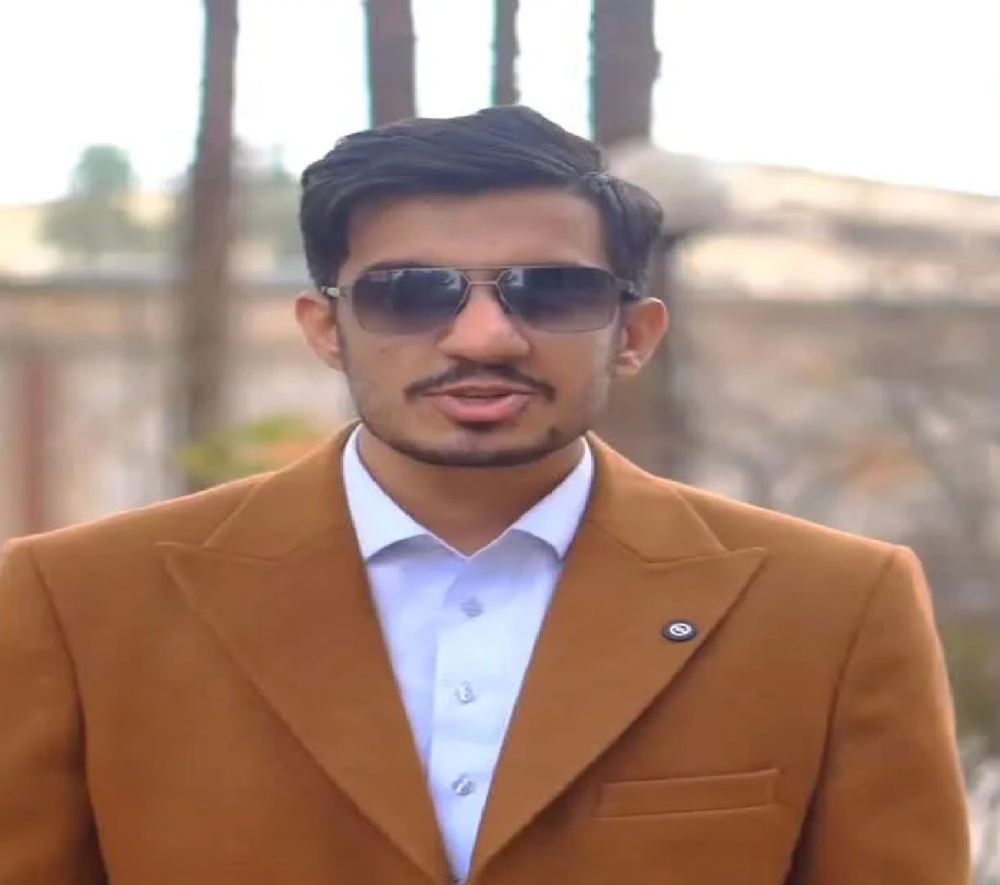 زلة لسان ضد خامنئي تطيح بمسؤول في التلفزيون الإيراني