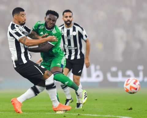 التشكيل المتوقع لكلاسيكو الأهلي والشباب في دوري روشن 2024