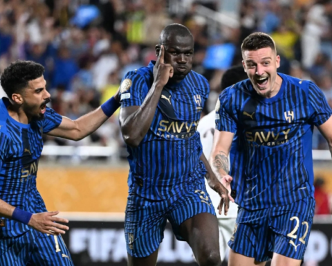 كوليبالي هلالي حتى 2027.. تفاصيل تجديد عقد صخرة الدفاع