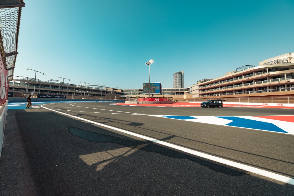 سباق فورمولا إي الدرعية: تاريخ وأبطال السباق الكهربائي بالسعودية