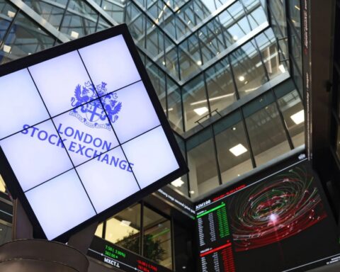 بورصة لندن تغلق على انخفاض | تحليل أداء مؤشر فوتسي 100