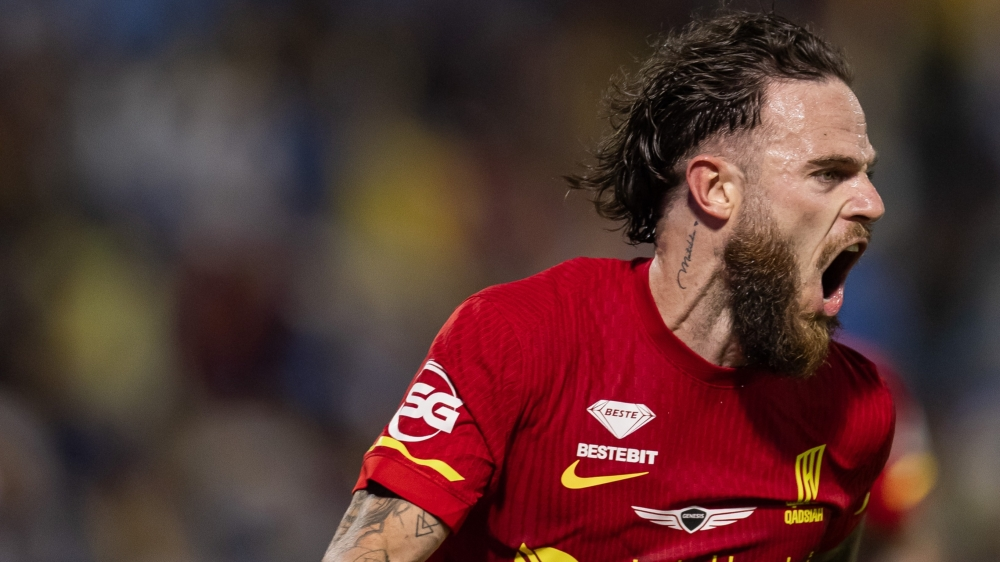 القادسية يهزم نيوم 1-0 ويقترب من الصعود لدوري روشن