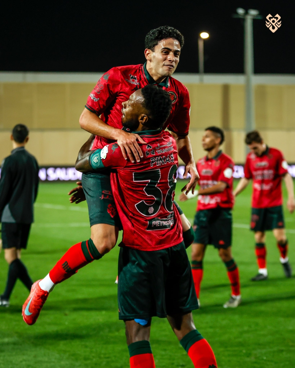 النجمة ضد الخلود: مواجهة حاسمة في صراع الهبوط بدوري روشن