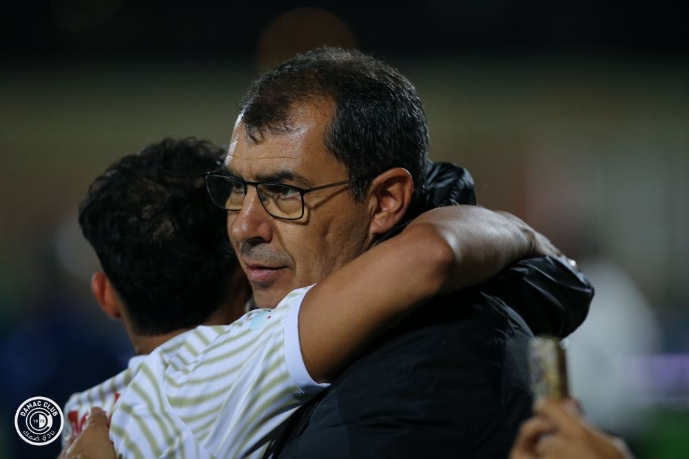 كاريلي يريح لاعبي ضمك قبل مواجهة الشباب في دوري روشن