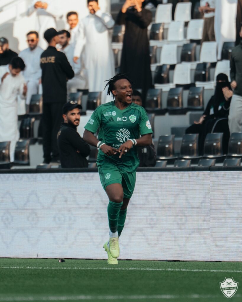 الأهلي يسحق الشباب 5-2 ويصعد لوصافة دوري روشن السعودي