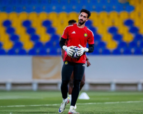 إيقاف نواف العقيدي وتأثيره على مباراة النصر والفتح بدوري روشن