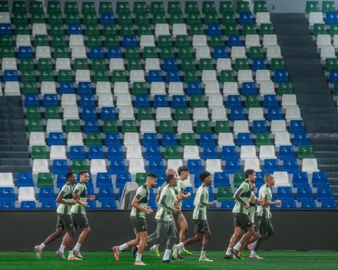 عودة مراد باتنا لصفوف الفتح قبل مواجهة النصر في دوري روشن