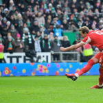 ثنائية هاري كين تمنح بايرن ميونخ فوزاً حاسماً على بريمن