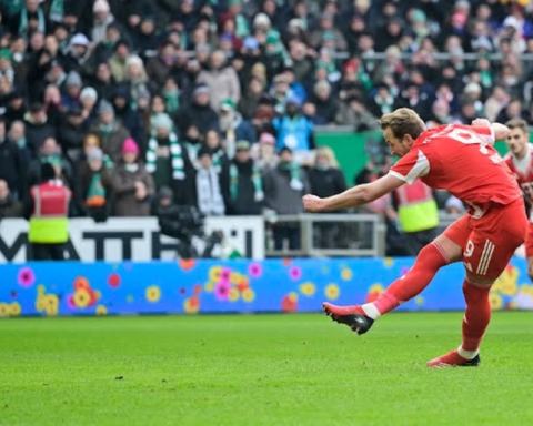 ثنائية هاري كين تمنح بايرن ميونخ فوزاً حاسماً على بريمن