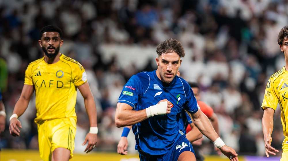 جدل ركلة جزاء الفتح والنصر: خبير تحكيمي يحسم الموقف