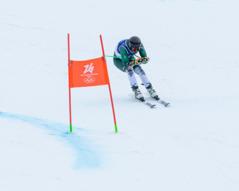 فايق عابدي يشارك في منافسات التزلج الشتوي الدولية بإيطاليا