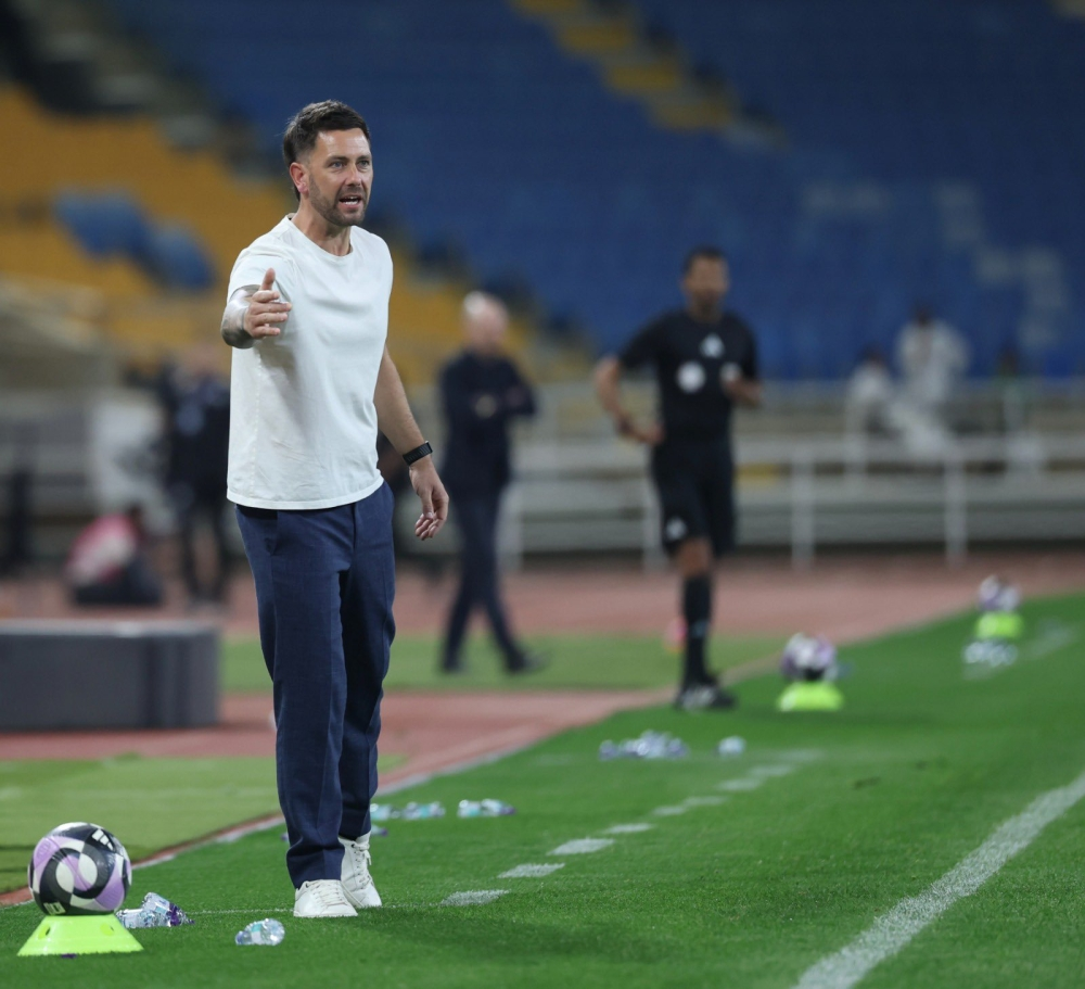 مدرب الخلود باكنغهام محبط بعد الخسارة أمام النجمة بدوري روشن