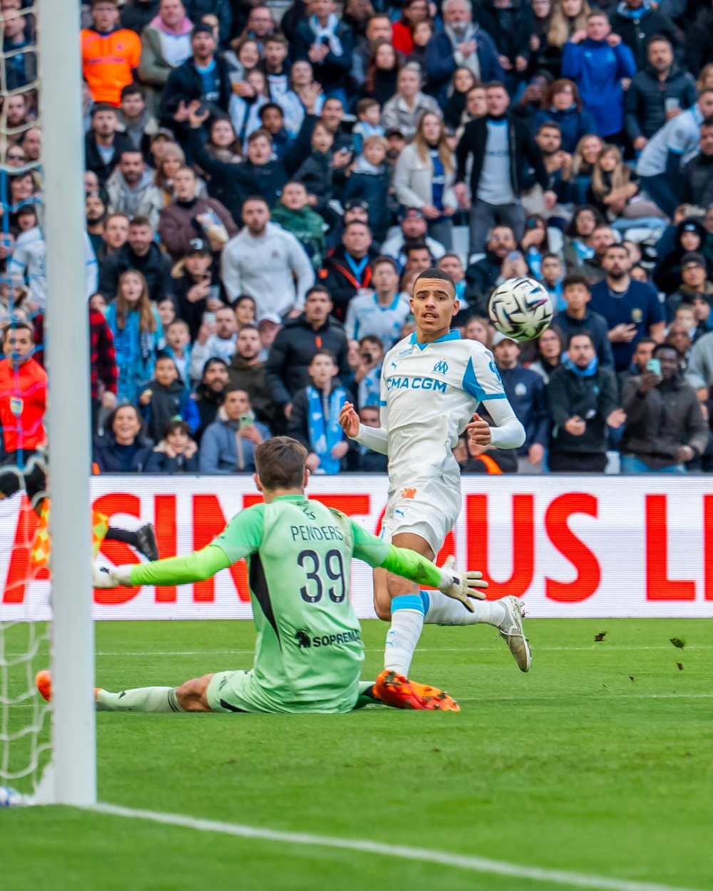 مارسيليا يتعادل مع ستراسبورغ 2-2 بعد رحيل دي تزيربي