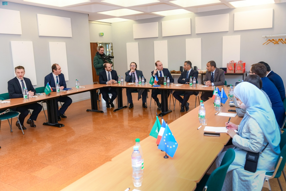 السعودية تبحث توطين الصناعات الدوائية مع شركات فرنسية