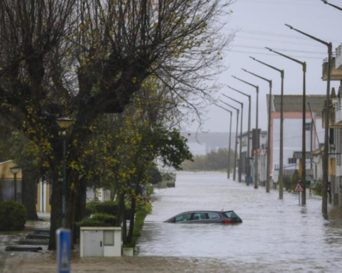 فيضانات كالابريا بإيطاليا: مطالبات بحالة طوارئ وتأثيرات تغير المناخ