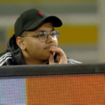 حامل كرات يتلقى سيارة هدية بعد دفعه من حارس الخلود