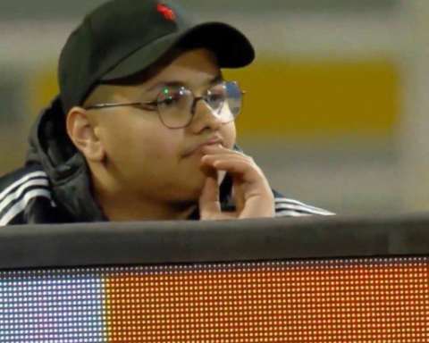 حامل كرات يتلقى سيارة هدية بعد دفعه من حارس الخلود