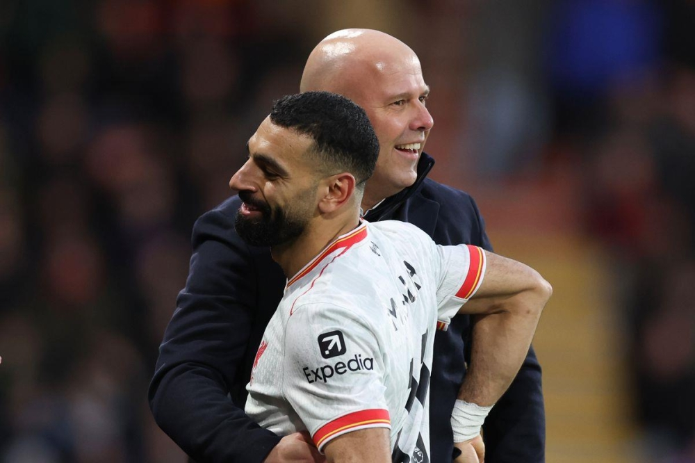 سلوت يمدح صلاح: مساهمة دفاعية تتجاوز تسجيل الأهداف