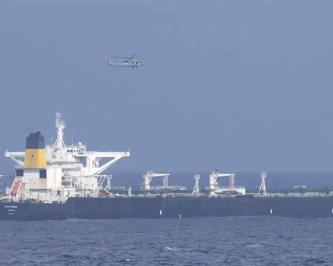 القوات الأمريكية تحتجز ناقلة نفط في مطاردة عابرة للمحيطات