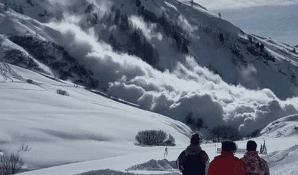 مقتل متزلجين في انهيار ثلجي بجبال الألب الإيطالية