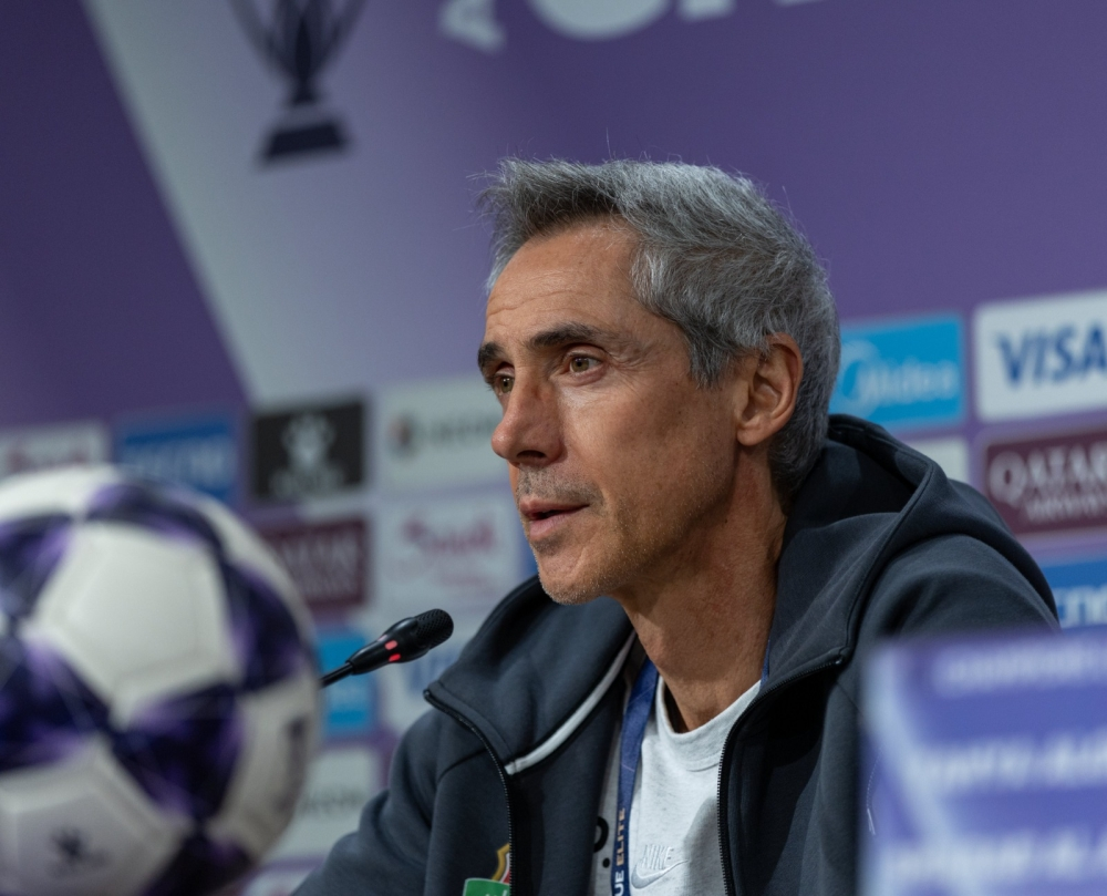 مدرب شباب الأهلي يشيد بالأهلي السعودي قبل قمة دوري أبطال آسيا