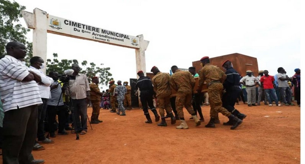 هجمات بوركينا فاسو: تصاعد العنف يهدد استقرار منطقة الساحل