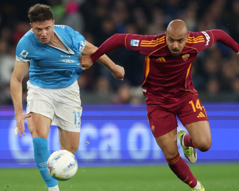 نابولي وروما 2-2: تعادل مثير في ديربي الشمس بالدوري الإيطالي