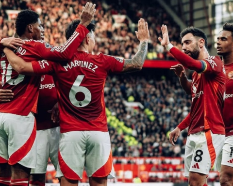 دوري روشن يفاوض مانشستر يونايتد لمعسكر صيفي في السعودية