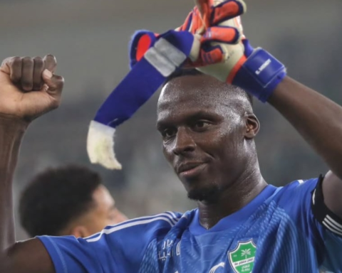 ميندي يتصدر قائمة الشباك النظيفة بدوري روشن مع الأهلي