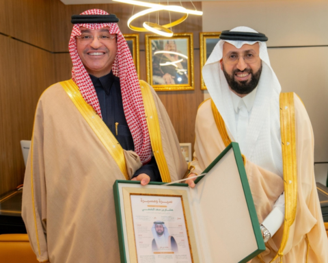 تعاون بين الإعلام والغذاء والدواء لتعزيز الوعي الصحي بالمملكة