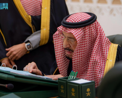 مجلس الوزراء يهنئ بحلول رمضان ويجدد مواقف المملكة