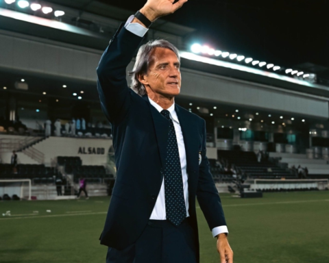 لماذا حصل مانشيني على بطاقة صفراء في مباراة الاتحاد الآسيوية؟