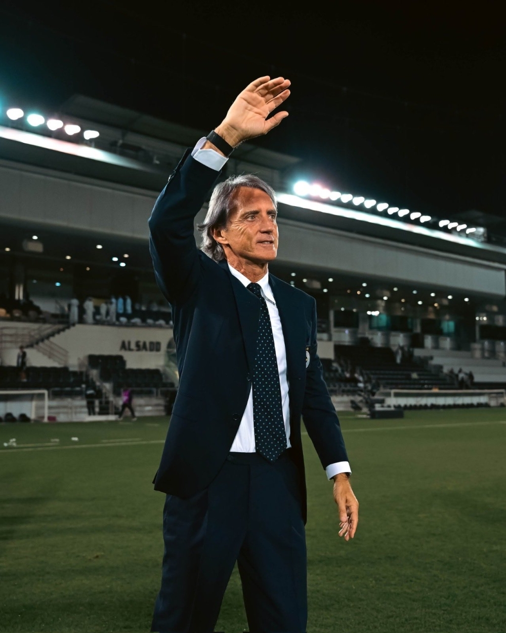 لماذا حصل مانشيني على بطاقة صفراء في مباراة الاتحاد الآسيوية؟