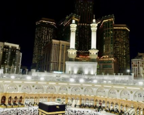 أول صلاة تراويح في رمضان بالمسجد الحرام: أجواء إيمانية