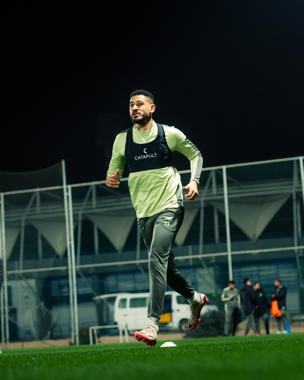 ديربي الشرقية: الاتفاق ضد الفتح في دوري روشن السعودي