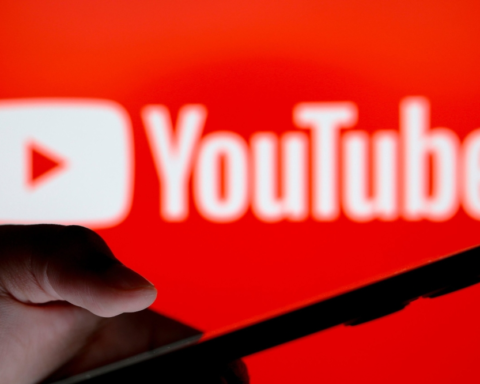 يوتيوب يصلح عطلاً عالمياً بعد 300 ألف بلاغ من المستخدمين