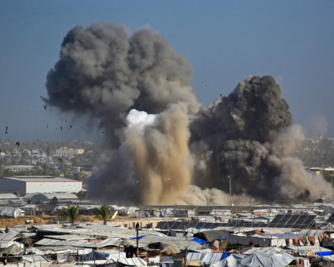 ستارمر وترامب يبحثان وقف إطلاق النار في غزة والجهود الدولية