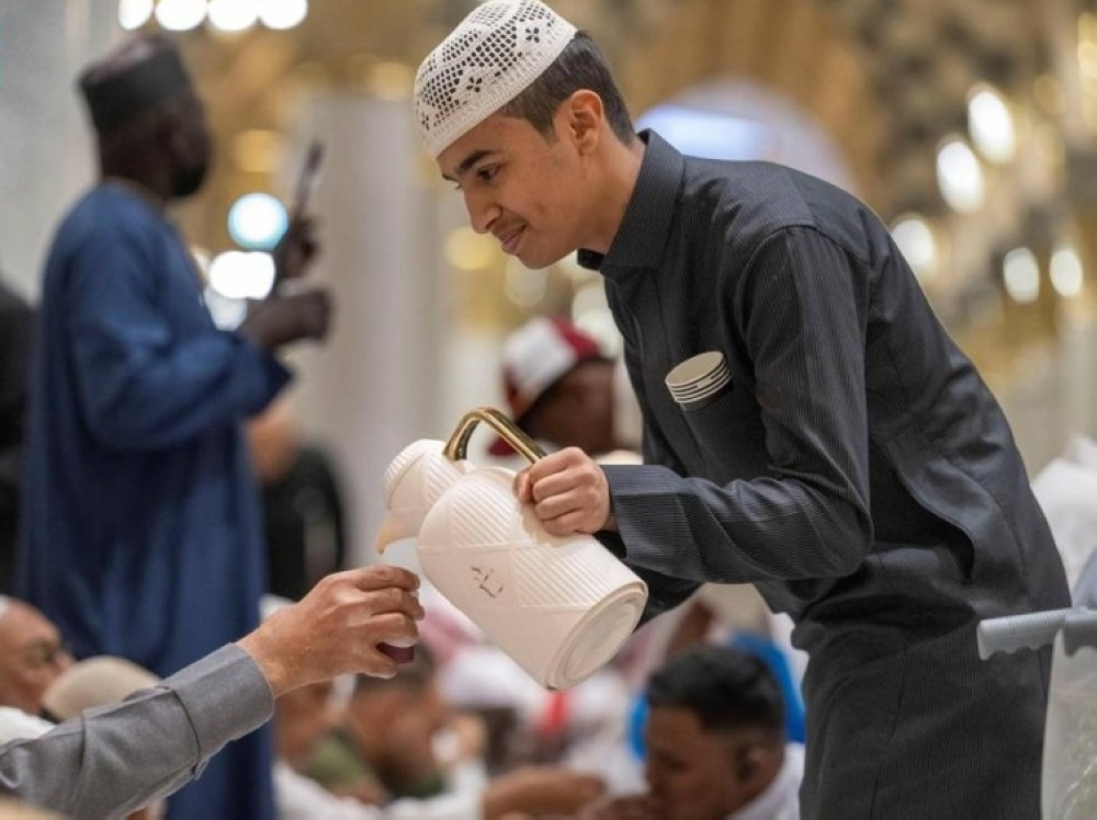 إفطار المسجد النبوي: مشاهد روحانية وتكافل في رمضان