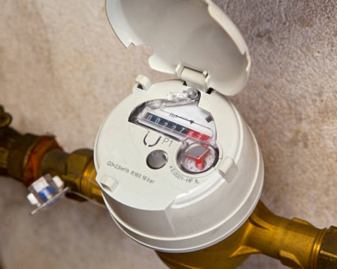 خفض فواتير المياه: دليلك لفحص التسربات المنزلية بالسعودية