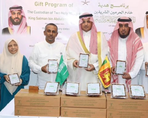 برامج السعودية الرمضانية في سريلانكا: توزيع تمور وإفطار صائم