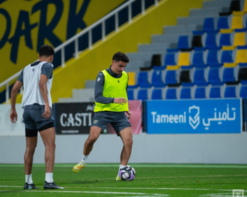 التعاون والفيحاء: مواجهة حاسمة في دوري روشن السعودي