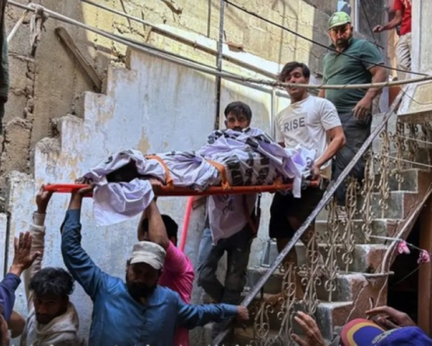 مصرع 16 شخصاً في انفجار مبنى بكراتشي الباكستانية