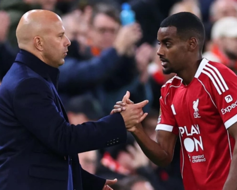 موعد عودة ألكسندر إيزاك لليفربول وتأثيره على سباق الدوري الإنجليزي